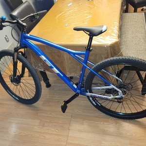2022 GT Bicycles Avalanche Blue