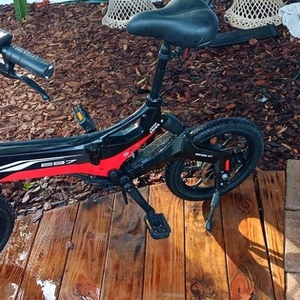 2021 Swagtron Eb7 Red and Black