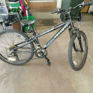 Trek MT 220 Black