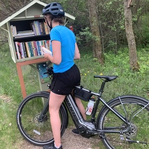 2023 Giant Quick E Silver, gray or bare metal