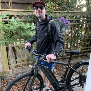 2023 Giant Quick E Silver, gray or bare metal