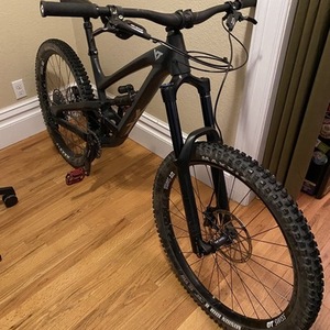 2020 YT Capra Black