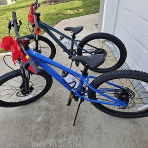 2022 Giant STP 24 Blue and Black