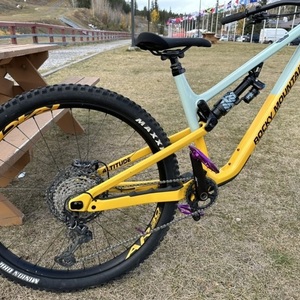 2023 Rocky Mountain Bicycles Altitude C70 Yellow or Gold