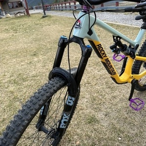 2023 Rocky Mountain Bicycles Altitude C70 Yellow or Gold