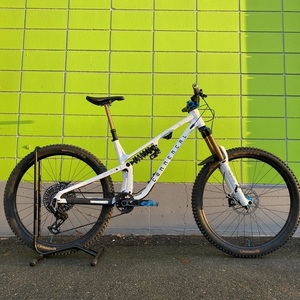 2024 Commencal Bikes Meta V5 White