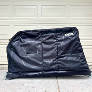 2022 YT M Silver, gray or bare metal