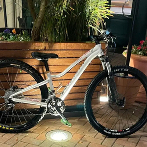 2017 Specialized Jynx Comp 650 White