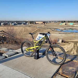 2017 YT YT TUES Yellow or Gold, Black, and Red