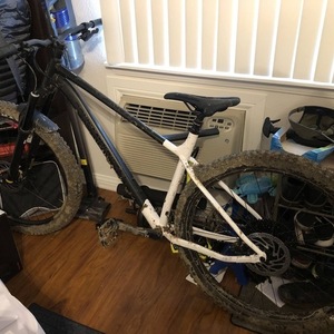 2022 Rocky Mountain Bicycles Growler 40 XL Black and White
