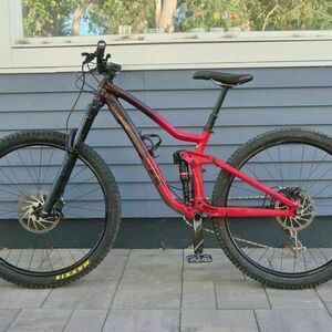 2020 Trek Slash 8 Red
