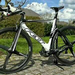 Felt B16 White and Black