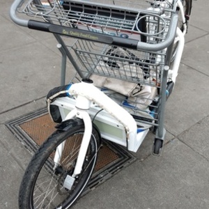 2016 Larry Vs Harry Bullitt cargo bike (front storage) White