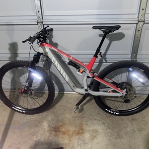 2021 Canyon bicycles NEURON CF8 Silver, gray or bare metal and Red