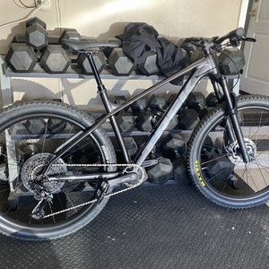 2022 Trek Fuel Ex 9.8 M2 Black