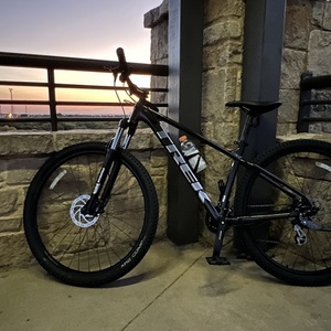 2022 Trek Marlin 5 Black and Silver, gray or bare metal
