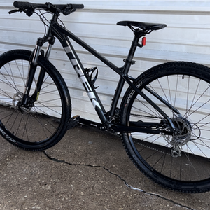 2022 Trek Marlin 5 Black and Silver, gray or bare metal