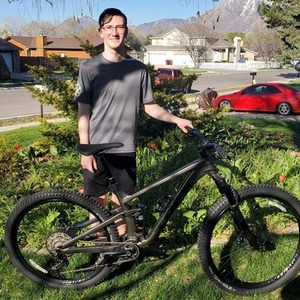 2024 Trek Top Fuel 8 XT Silver, gray or bare metal