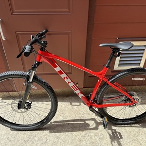 2022 Trek Marlin 5 Gen 2 Red