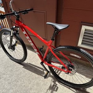 2022 Trek Marlin 5 Gen 2 Red
