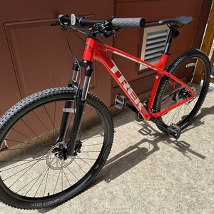 2022 Trek Marlin 5 Gen 2 Red