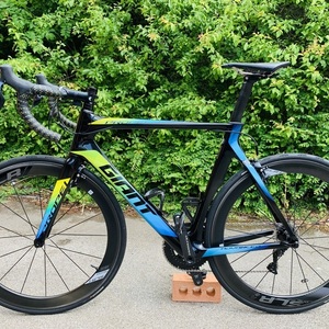 2018 Giant Propel Advanced Pro 0 Black, Blue, and Yellow or Gold