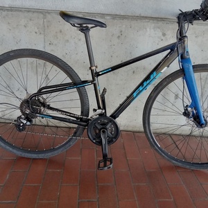 2022 Fuji Traverse 1.7 Black and Blue