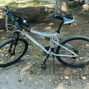 Nakamura Solano Silver, gray or bare metal