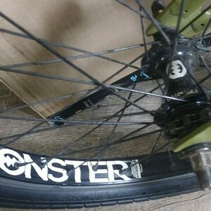 2023 Sunday Primer Green and Black