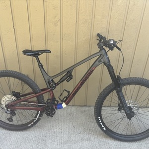 2023 Rocky Mountain Bicycles Altitude Alloy 30 Black and Red