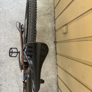 2023 Rocky Mountain Bicycles Altitude Alloy 30 Black and Red