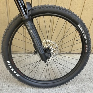 2023 Rocky Mountain Bicycles Altitude Alloy 30 Black and Red