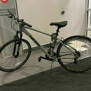 2022 Raleigh 6061 Aluminum frame Silver, gray or bare metal