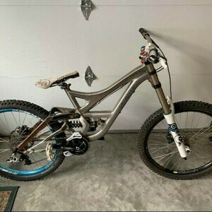 2007 Specialized Demo 7 I Silver, gray or bare metal and Yellow or Gold