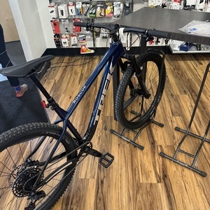 2023 Trek Roscoe 8 Blue