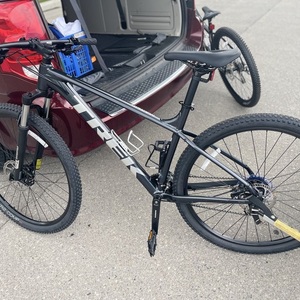 2023 Trek Marlin 5 Gen 2 Silver, gray or bare metal