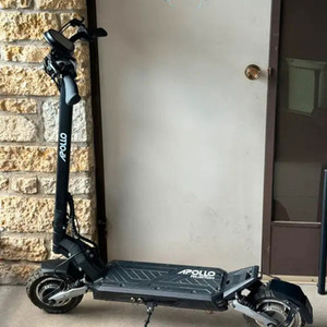 2023 Apollo Phantom e-scooter Black