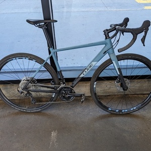 Cube Race integrated cable routing Blue