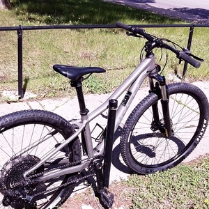 2024 Norco Bikes Norco storm Silver, gray or bare metal