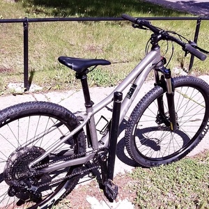 2024 Norco Bikes Norco storm Silver, gray or bare metal