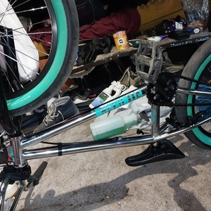 Fit bike Co. Eighteen Silver, gray or bare metal and Green