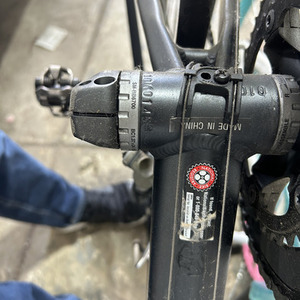 2013 Raleigh Revenio 4.0 Black and Yellow or Gold