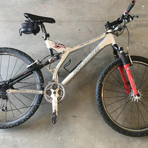 1998 Specialized Stump Jumper FSR XC Silver, gray or bare metal