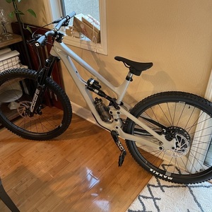 2022 YT Capra uncaged 6 Silver, gray or bare metal