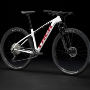 2023 Trek XCALIBER 8 White and Red