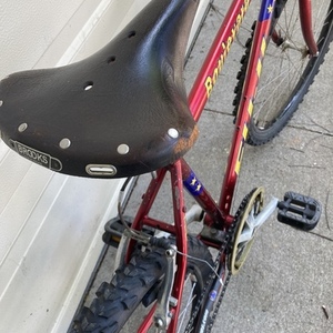 2000 Fuji Boulevard Red