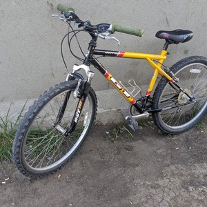 2024 GT Bicycles Aggressor Black, Yellow or Gold, and Red