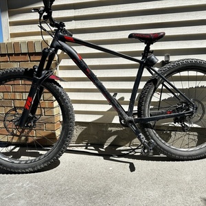 2018 Specialized Fuse Black and Red