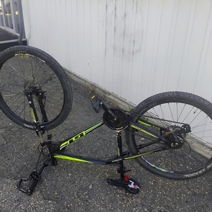 GT Bicycles All terra Black and Green