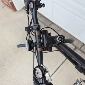 Cube cross Black